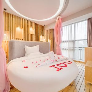 Romantic Queen Room